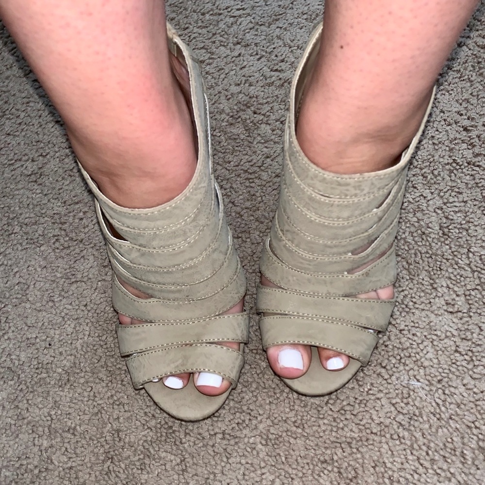 Charlotte Russe Nude Wedge Heel - Picture 6 of 8